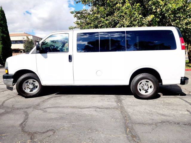 2018 Chevrolet Express 2500 Passenger - Image 5