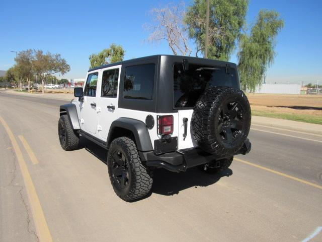 2013 Jeep Wrangler Unlimited Sahara photo 8