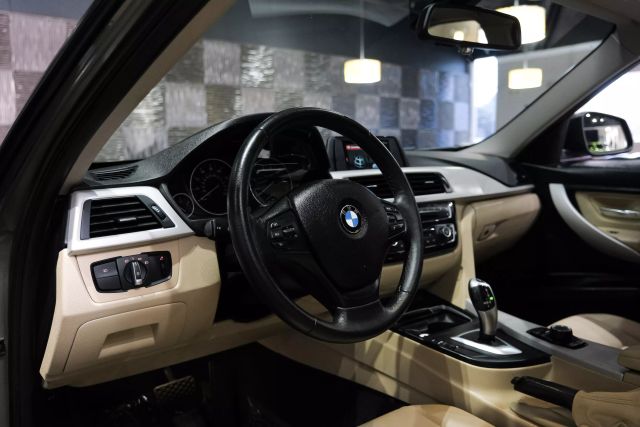 2018 Bmw 3 Series 320i Sedan 4d - Image 3