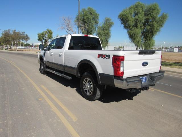 2017 Ford F-350 Super Duty Lariat photo 8