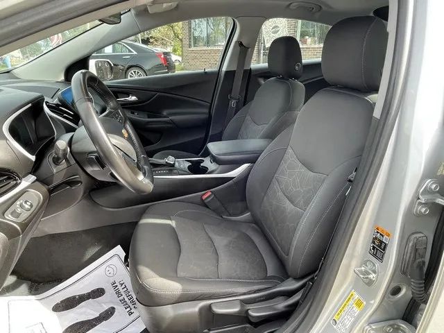 2017 Chevrolet Volt - Image 34