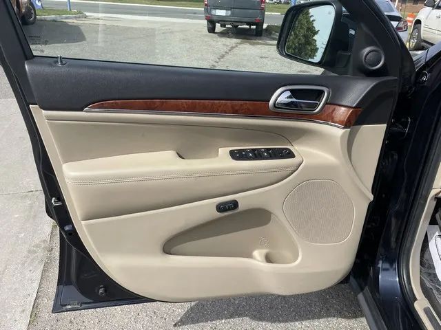 2011 Jeep Grand Cherokee - Image 33