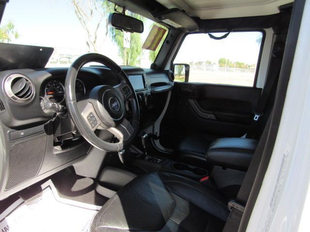 2013 Jeep Wrangler Unlimited Sahara photo 9