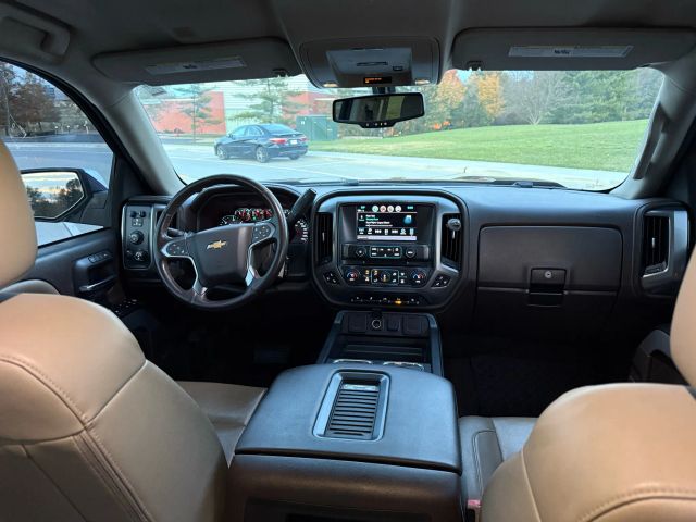 2017 Chevrolet Silverado 1500 Crew Cab - Image 14