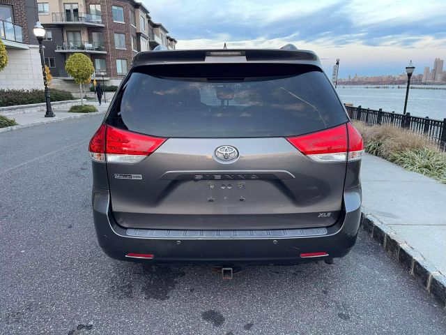 2011 Toyota Sienna Limited Minivan 4d - Image 7