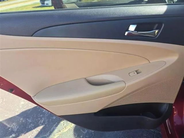2014 Hyundai Sonata - Image 19