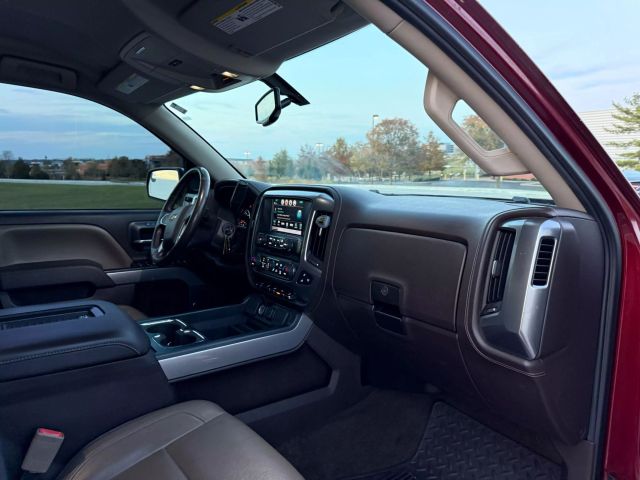 2017 Chevrolet Silverado 1500 Crew Cab - Image 10