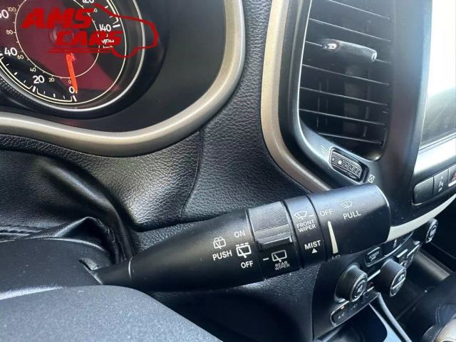 2018 Jeep Cherokee - Image 31