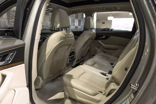 2017 Audi Q7 3.0t Prestige Sport Utility 4d - Image 36