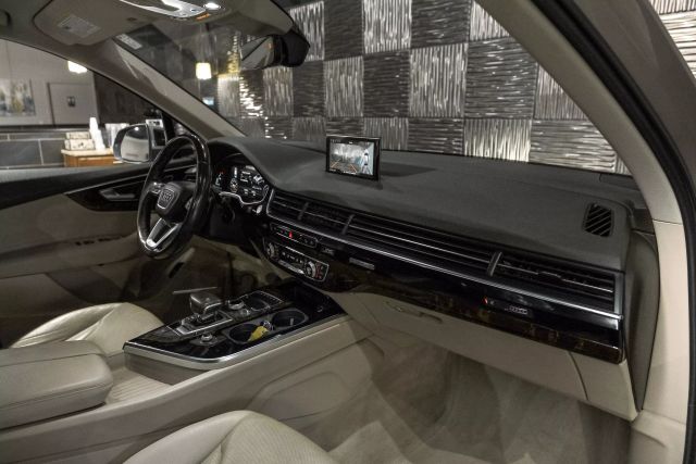 2017 Audi Q7 3.0t Prestige Sport Utility 4d - Image 15