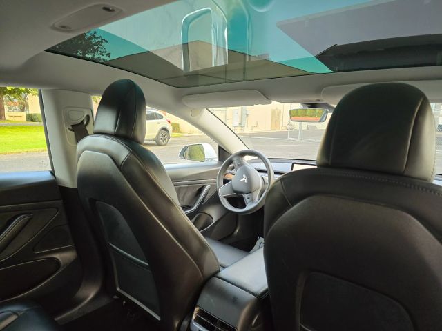 2020 Tesla Model 3 - Image 35