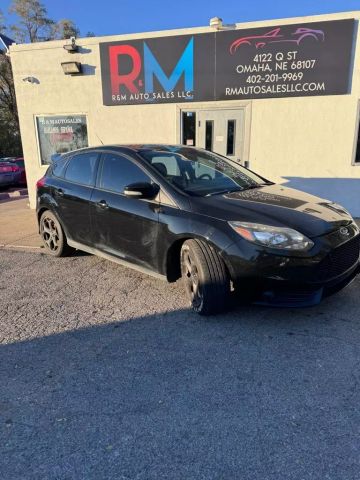2016 Ford Focus Se Hatchback 4d - Image 2