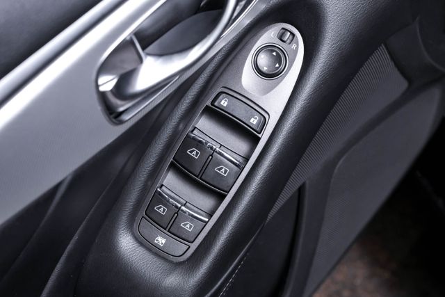 2021 Infiniti Q50 Luxe Sedan 4d - Image 42
