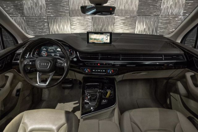 2017 Audi Q7 3.0t Prestige Sport Utility 4d - Image 16