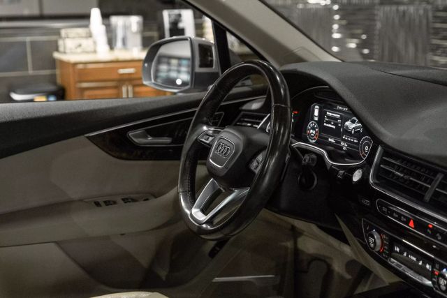 2017 Audi Q7 3.0t Prestige Sport Utility 4d - Image 17