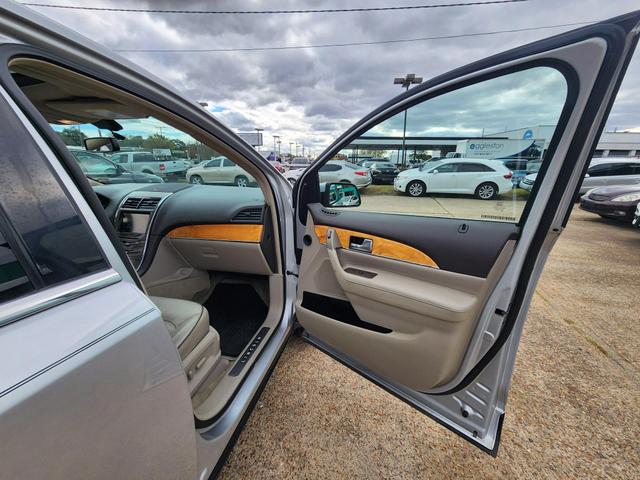 2015 Lincoln MKX Base photo 24