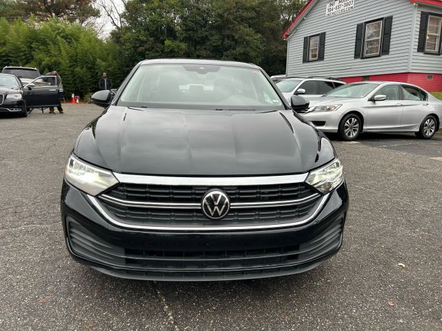 2024 Volkswagen Jetta - Image 2