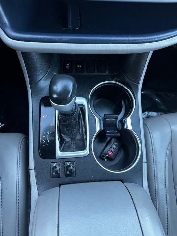 2018 Toyota Highlander - Image 22