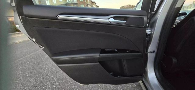 2016 Ford Fusion Se Hybrid Sedan 4d - Image 36