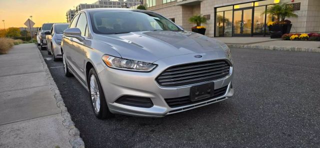2016 Ford Fusion Se Hybrid Sedan 4d - Image 1