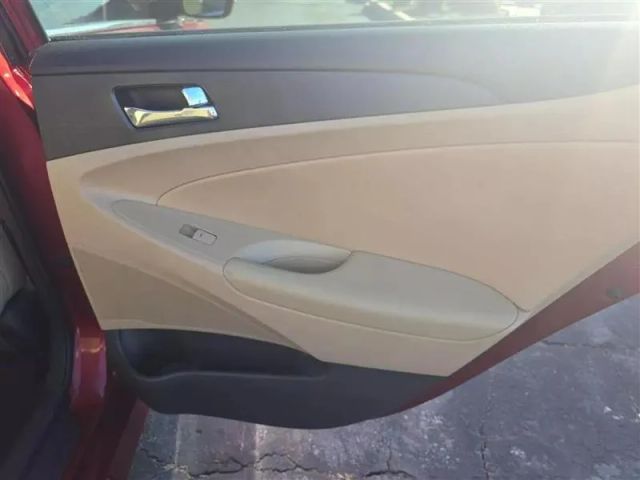 2014 Hyundai Sonata - Image 16