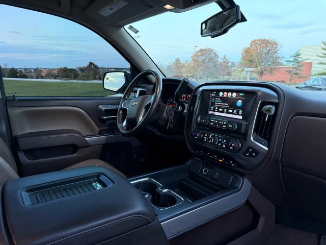 2017 Chevrolet Silverado 1500 Crew Cab - Image 11