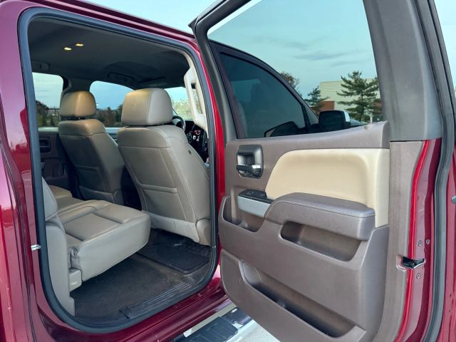 2017 Chevrolet Silverado 1500 Crew Cab - Image 19