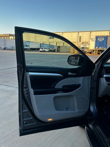 2018 Toyota Highlander - Image 13