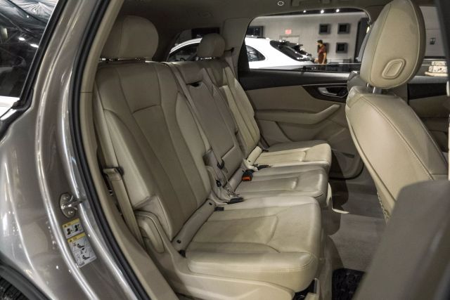 2017 Audi Q7 3.0t Prestige Sport Utility 4d - Image 33