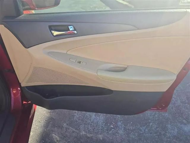2014 Hyundai Sonata - Image 13