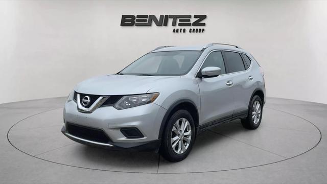 2015 Nissan Rogue SV photo 2