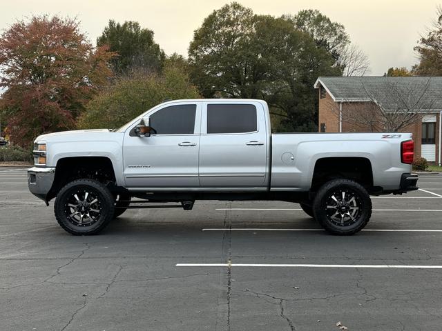 2015 Chevrolet Silverado 2500HD LTZ photo 2