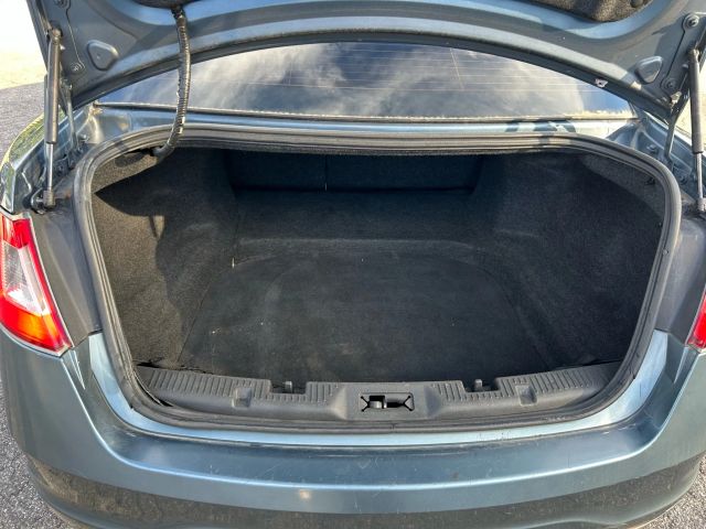 2010 Ford Taurus - Image 11