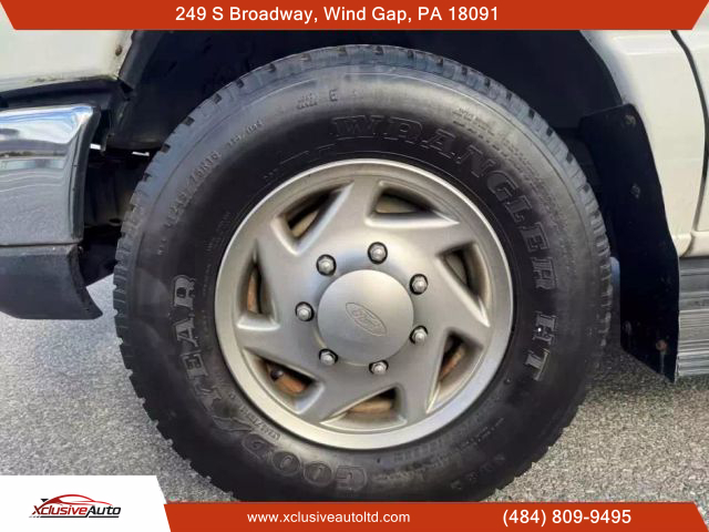 2010 FORD E250 CARGO CARGO V8, 4.6 LITER VAN 3D - Xclusive Auto Ltd
