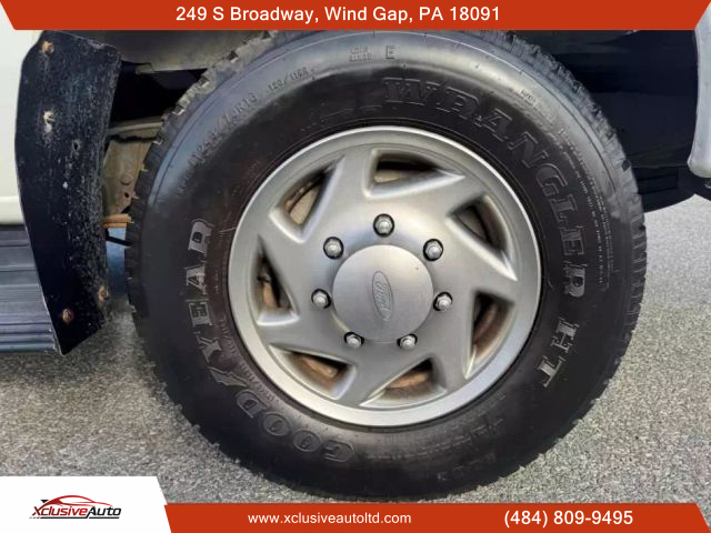 2010 FORD E250 CARGO CARGO V8, 4.6 LITER VAN 3D - Xclusive Auto Ltd