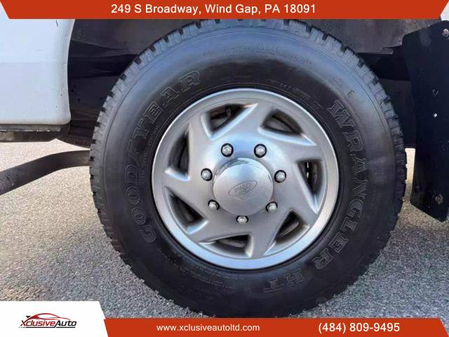 2010 FORD E250 CARGO CARGO V8, 4.6 LITER VAN 3D - Xclusive Auto Ltd