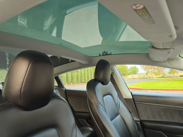 2020 Tesla Model 3 - Image 30