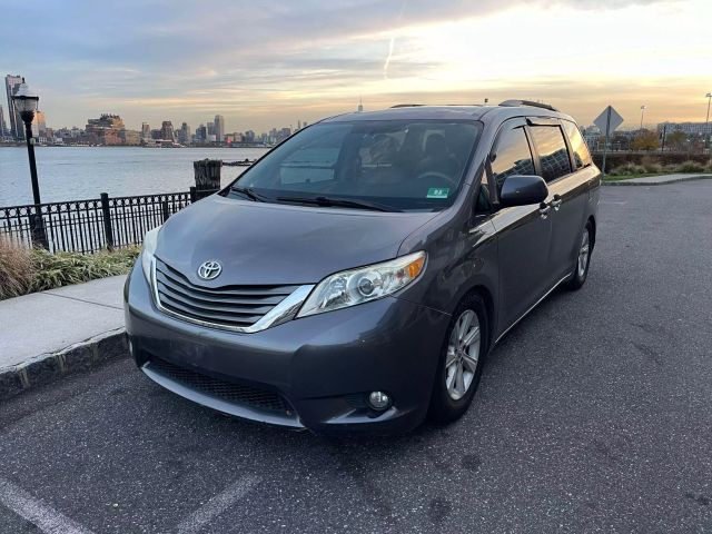 2011 Toyota Sienna Limited Minivan 4d - Image 4