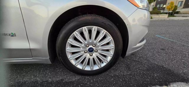 2016 Ford Fusion Se Hybrid Sedan 4d - Image 39