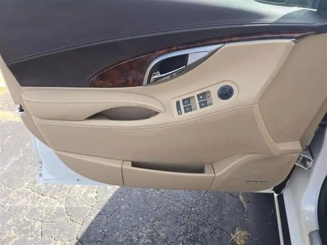 2010 Buick Lacrosse - Image 9