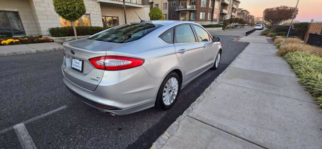 2016 Ford Fusion Se Hybrid Sedan 4d - Image 4