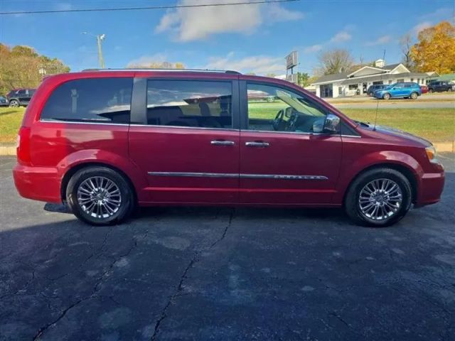 2011 Chrysler Town & Country - Image 4
