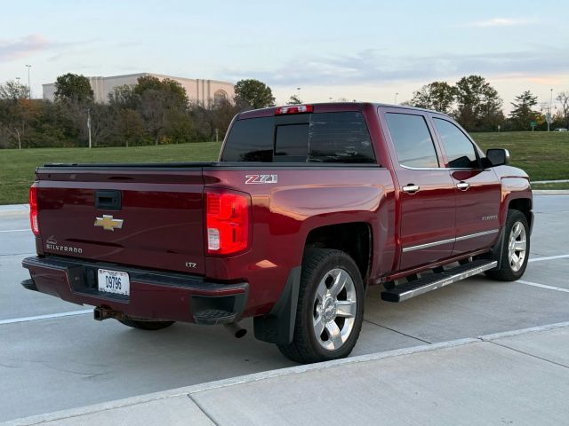 2017 Chevrolet Silverado 1500 Crew Cab - Image 5