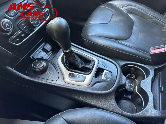 2018 Jeep Cherokee - Image 46