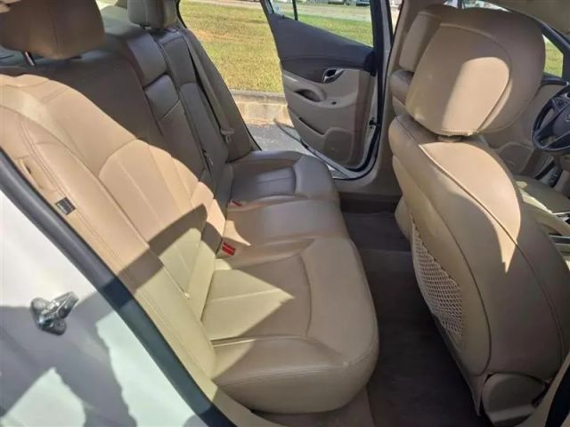 2010 Buick Lacrosse - Image 19