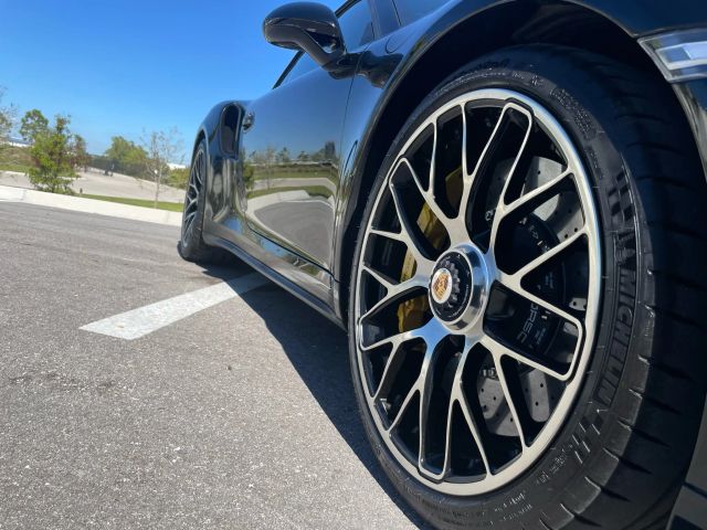 2014 Porsche 911 - Image 5