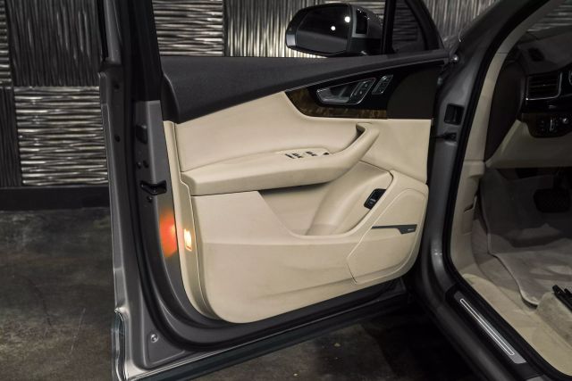 2017 Audi Q7 3.0t Prestige Sport Utility 4d - Image 41