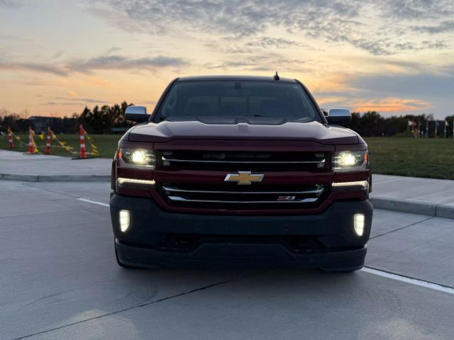 2017 Chevrolet Silverado 1500 Crew Cab - Image 9