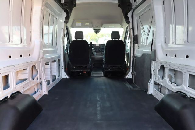 2022 Ford Transit 250 Cargo Van - Image 11