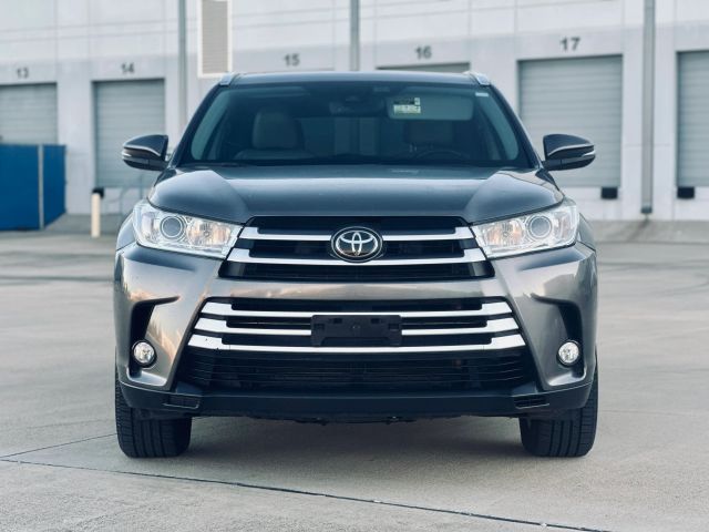 2018 Toyota Highlander - Image 2